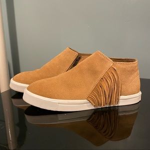 Minnetonka Gwen Fringe Ankle Bootie Tan Suede Size 9